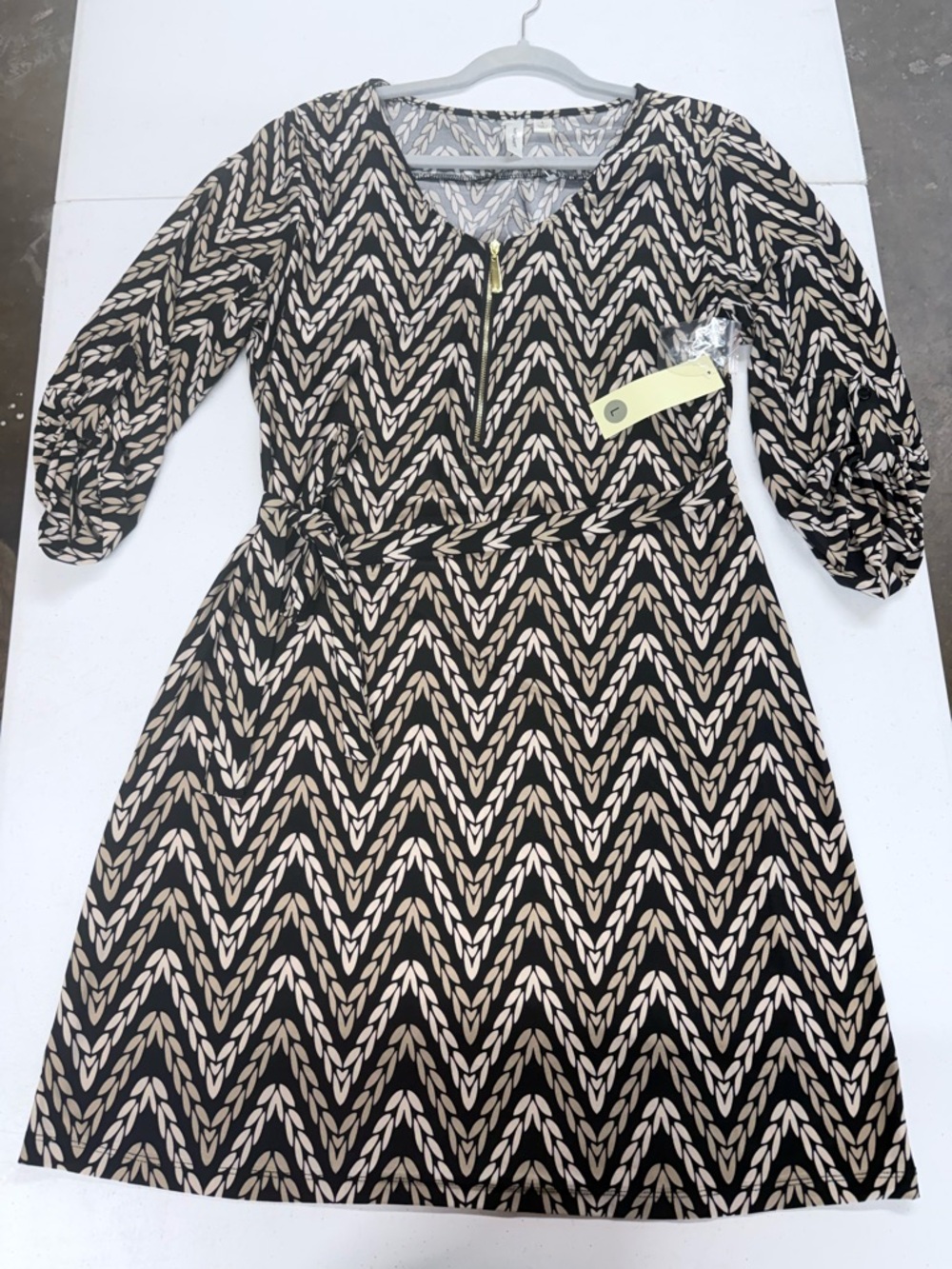 Tacera Black and Cream Chevron V-Neck Tie-Waist‎ Elbow Length Sleeve Dress MIDI